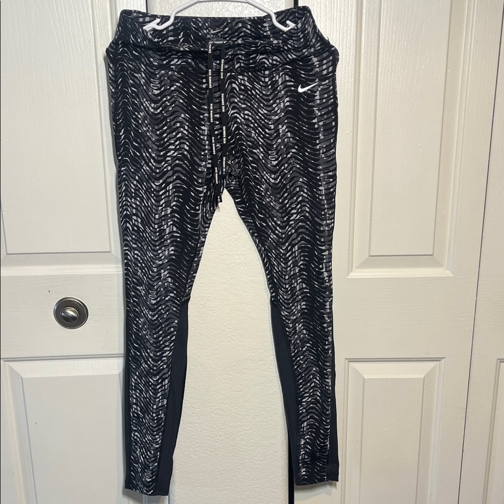 Nike WOMEN Zebra Print Leggings - Black and White